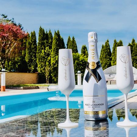 5 Sterne Centurion Ferienhaus Villa 2 Pools 86 Zoll Tv Aldersbach Exteriér fotografie